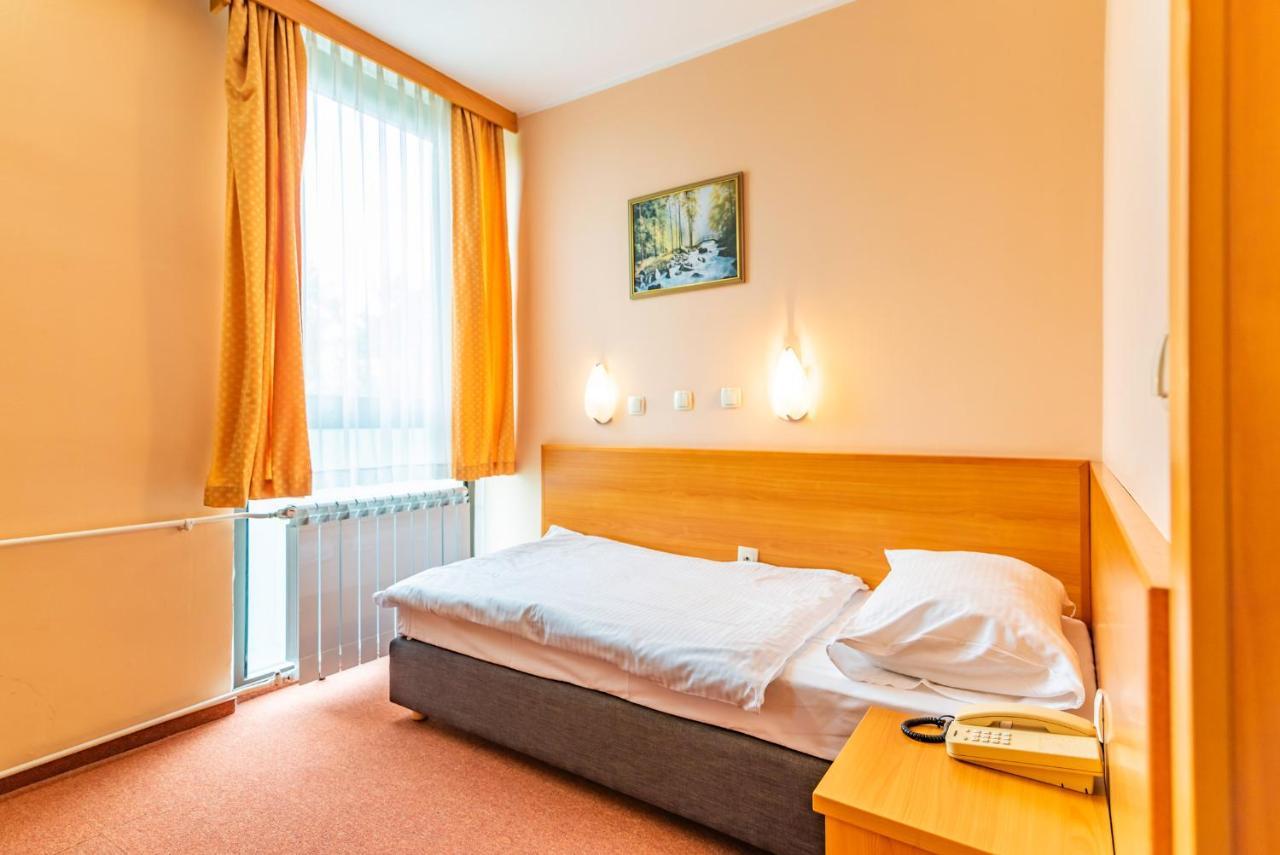 Hotel Park Cakovec Exterior photo