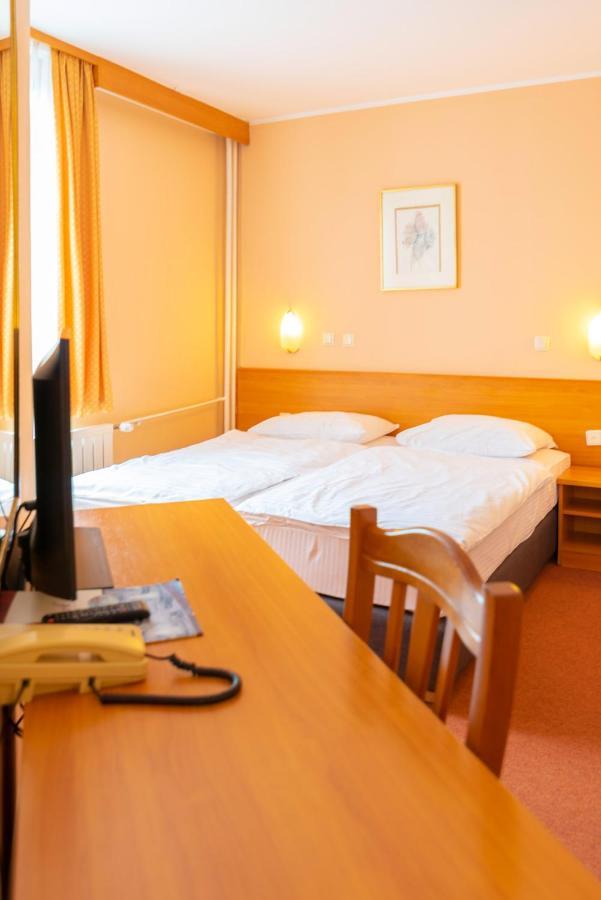 Hotel Park Cakovec Exterior photo